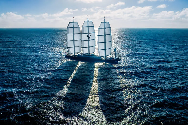 Jumeirah fait son entrée dans le yachting avec le Maltese Falcon