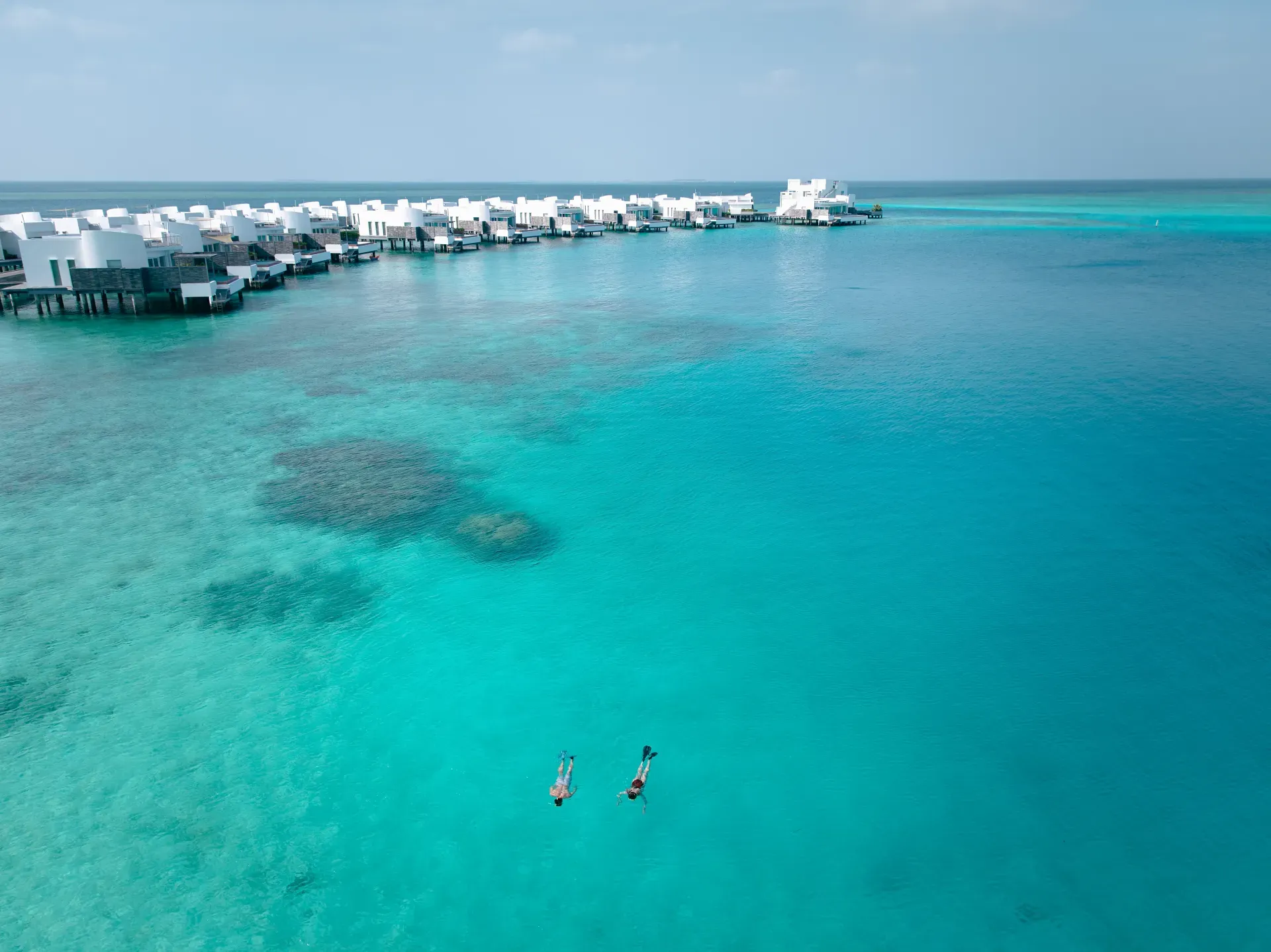 Aux Maldives, Jumeirah Olhahali Island met l’été sous le signe du partage