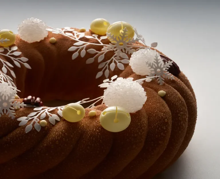 La bûche de Noël du chef pâtissier Nicolas Guercio ©Studio Des Fleurs