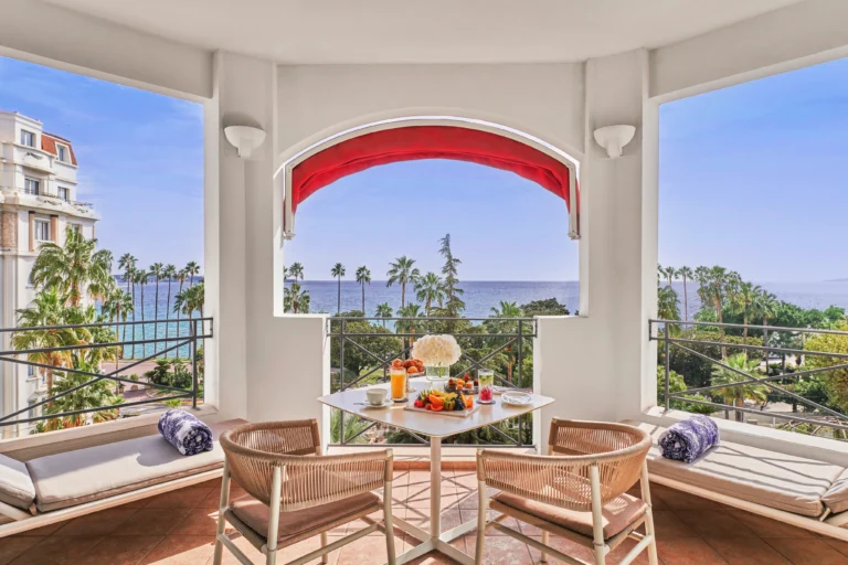 Vue d'une terrasse de L'Hôtel Le Majestic Barrière